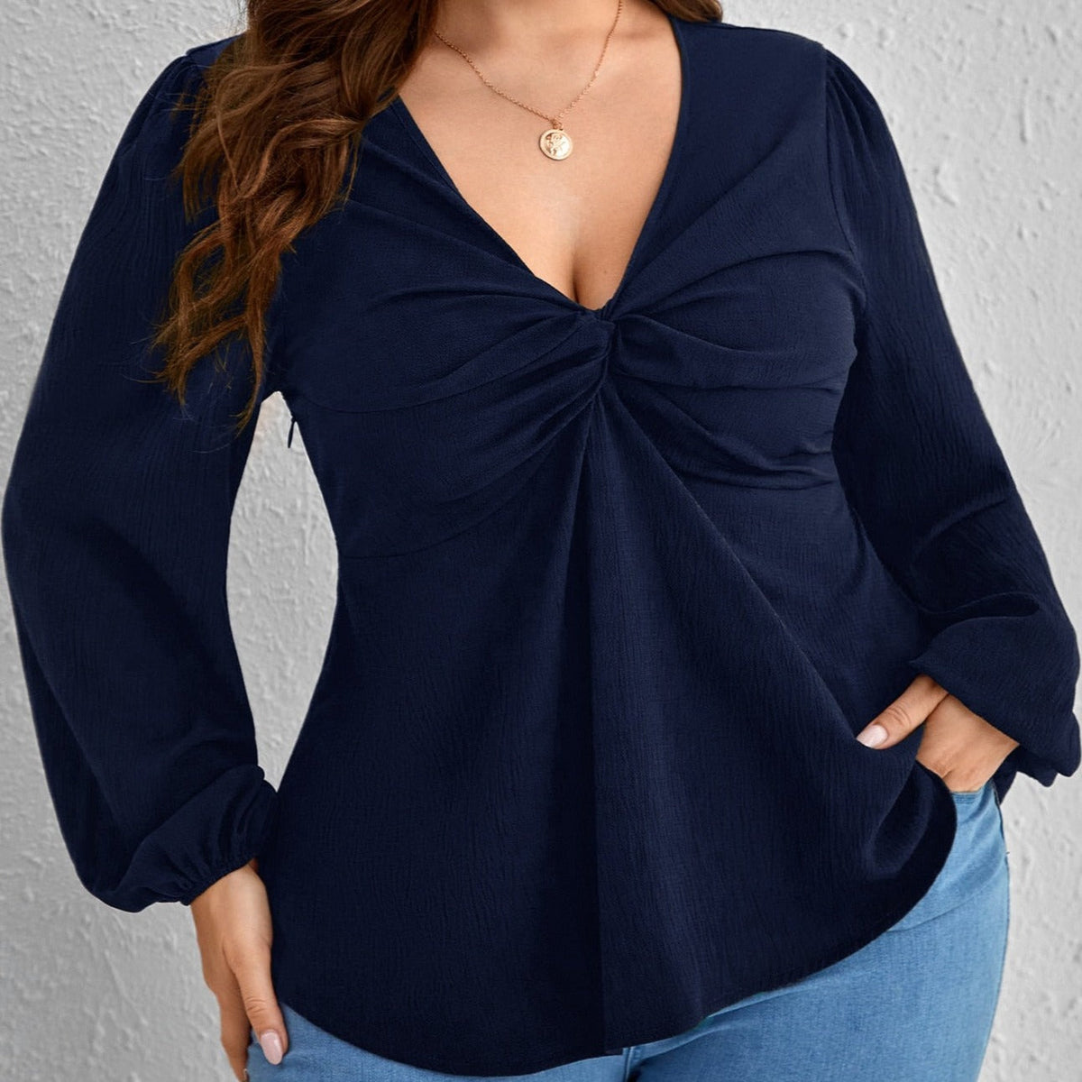 Blusa Solta Manga Bufante e Gola V Plus Size